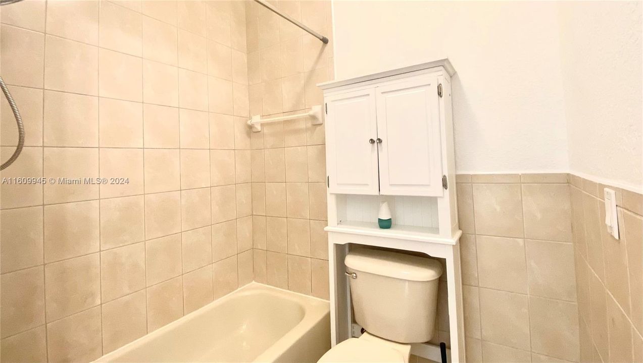 For Sale: $430,000 (2 beds, 1 baths, 1162 Square Feet)