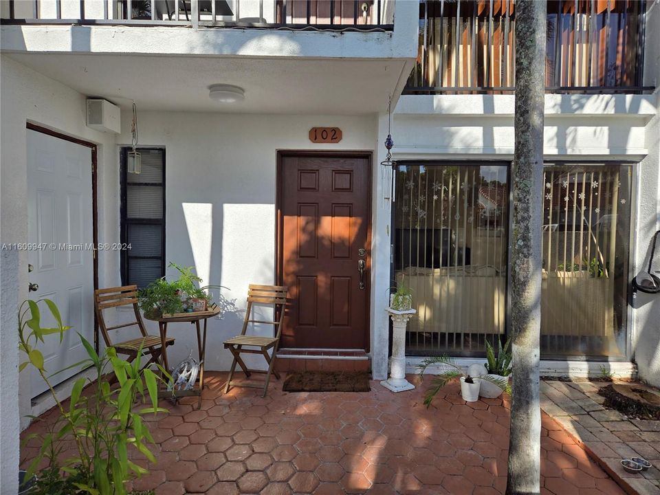 Vendido Recientemente: $285,000 (2 camas, 2 baños, 760 Pies cuadrados)