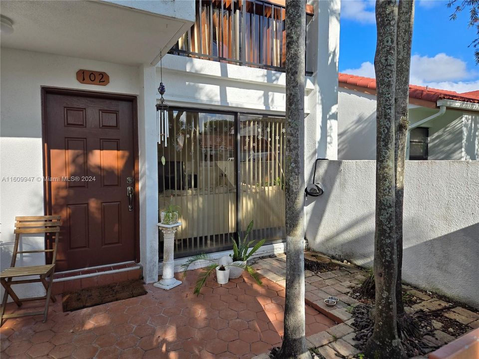 Vendido Recientemente: $285,000 (2 camas, 2 baños, 760 Pies cuadrados)