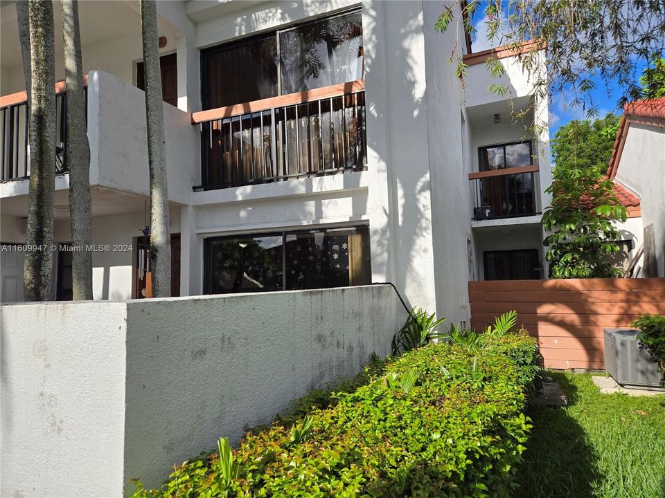 Vendido Recientemente: $285,000 (2 camas, 2 baños, 760 Pies cuadrados)