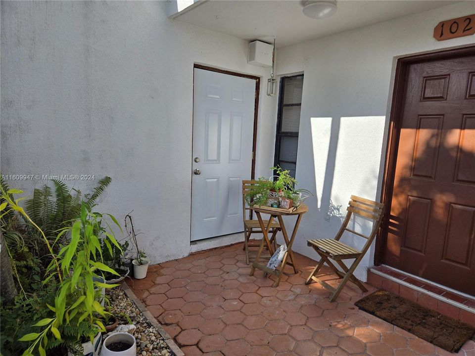 Vendido Recientemente: $285,000 (2 camas, 2 baños, 760 Pies cuadrados)