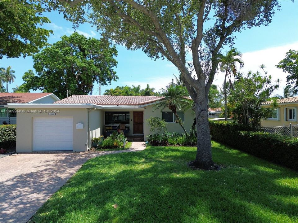 For Sale: $749,000 (2 beds, 2 baths, 1440 Square Feet)