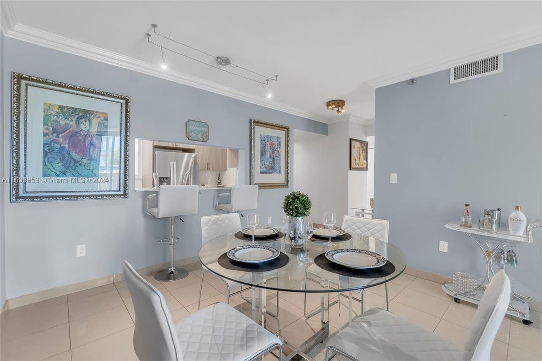 For Sale: $635,000 (2 beds, 2 baths, 1020 Square Feet)