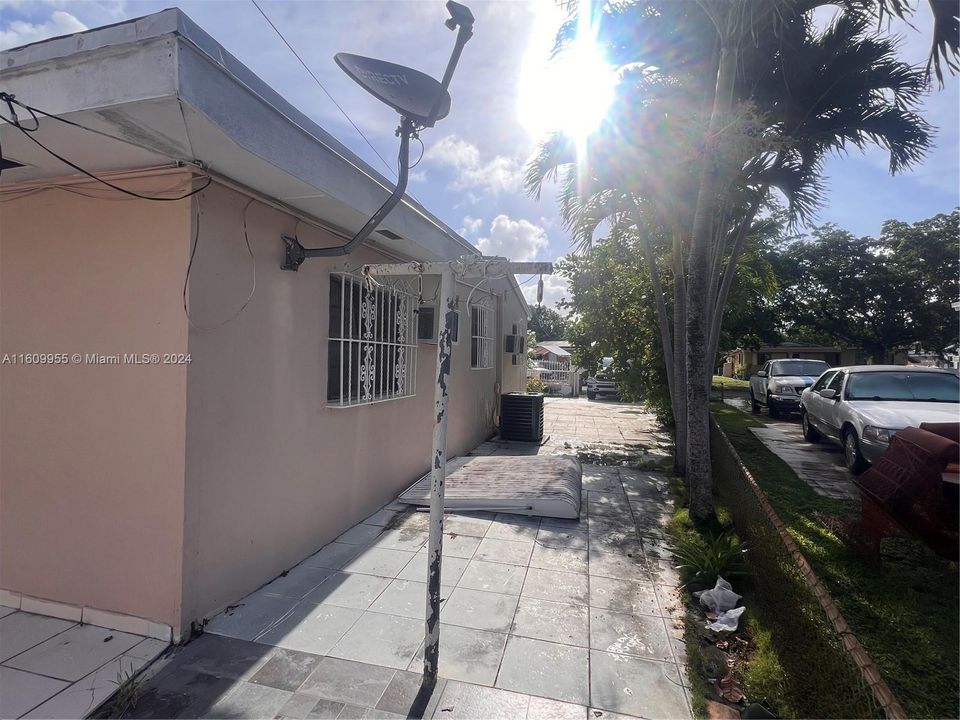 En Venta: $534,000 (4 camas, 2 baños, 1180 Pies cuadrados)