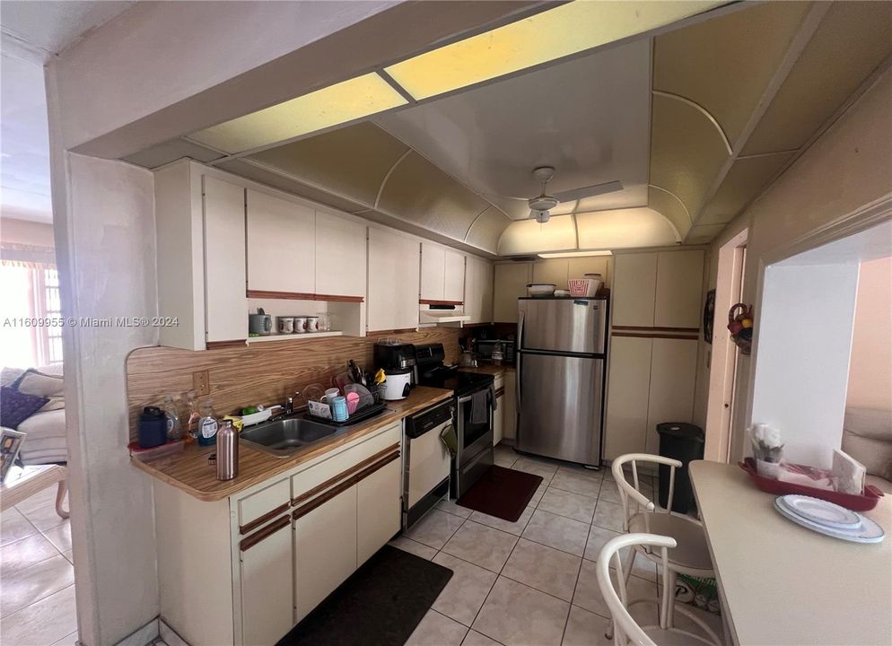 For Sale: $534,000 (4 beds, 2 baths, 1180 Square Feet)