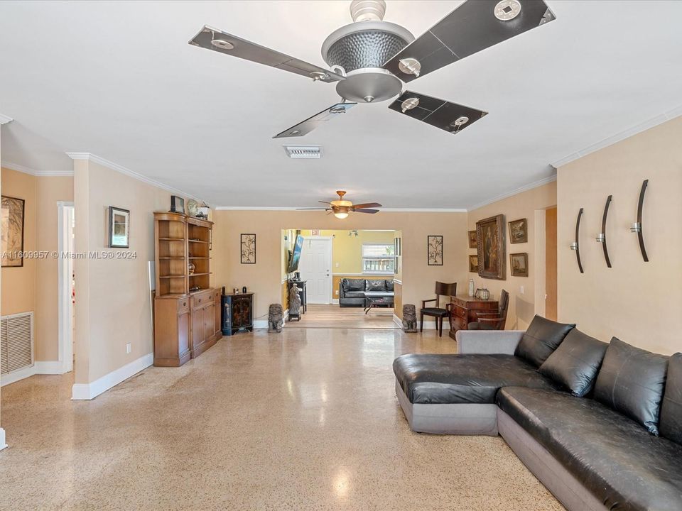 Recently Sold: $715,000 (3 beds, 2 baths, 1986 Square Feet)