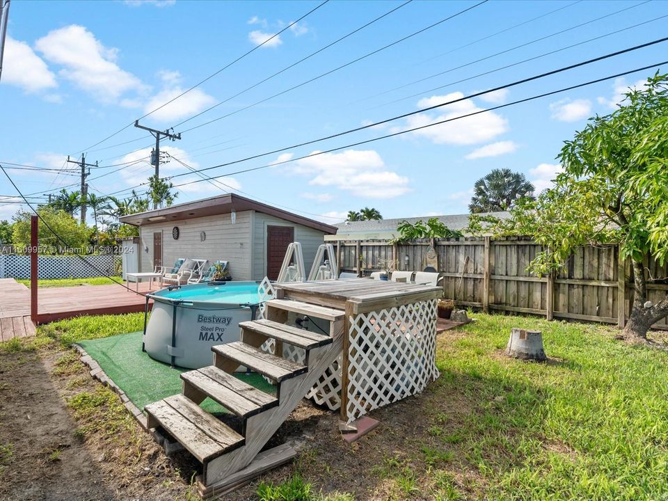 For Sale: $715,000 (3 beds, 2 baths, 1986 Square Feet)