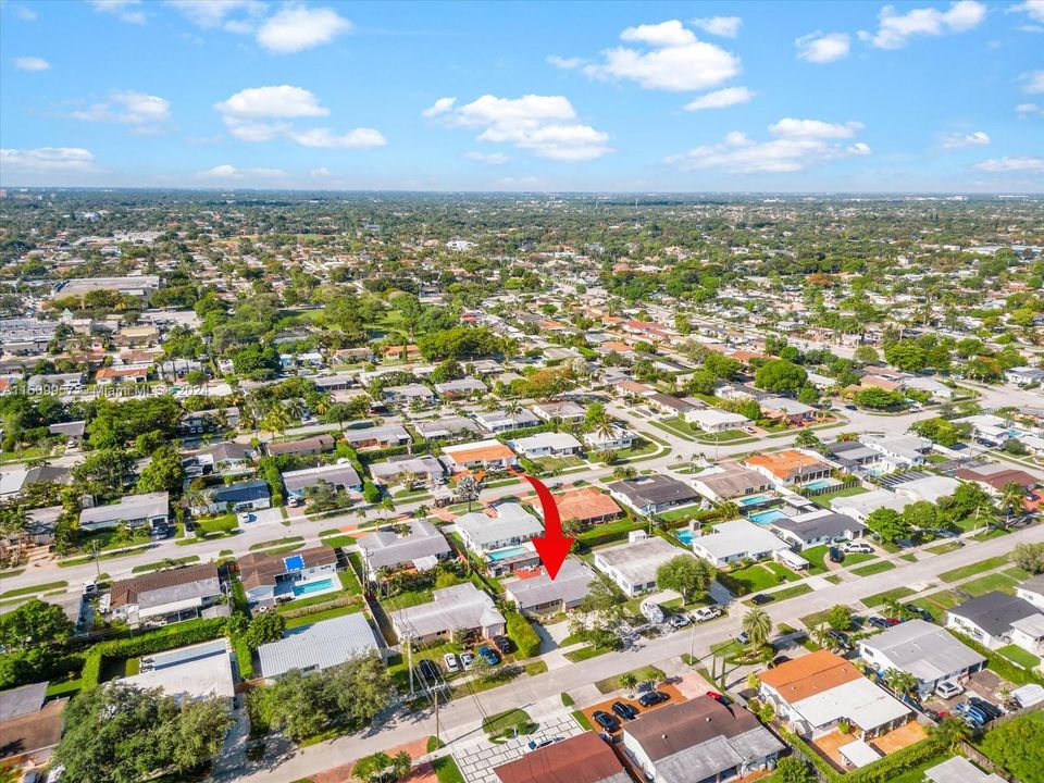 For Sale: $715,000 (3 beds, 2 baths, 1986 Square Feet)