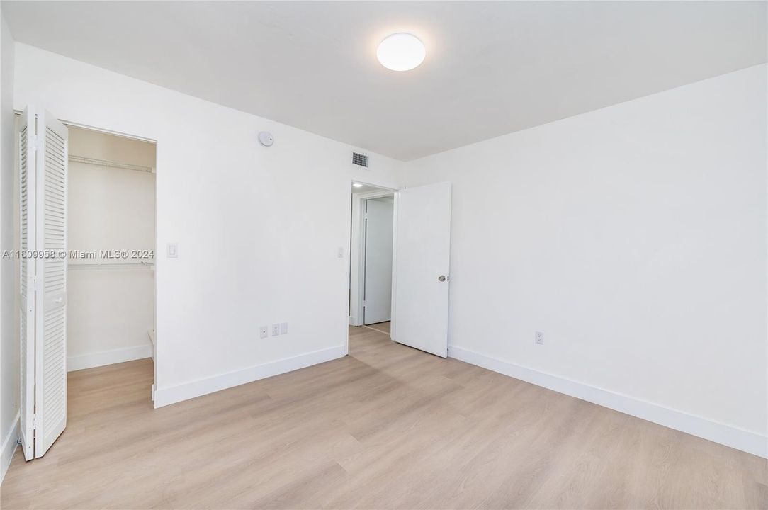 Active With Contract: $2,900 (2 beds, 2 baths, 1100 Square Feet)