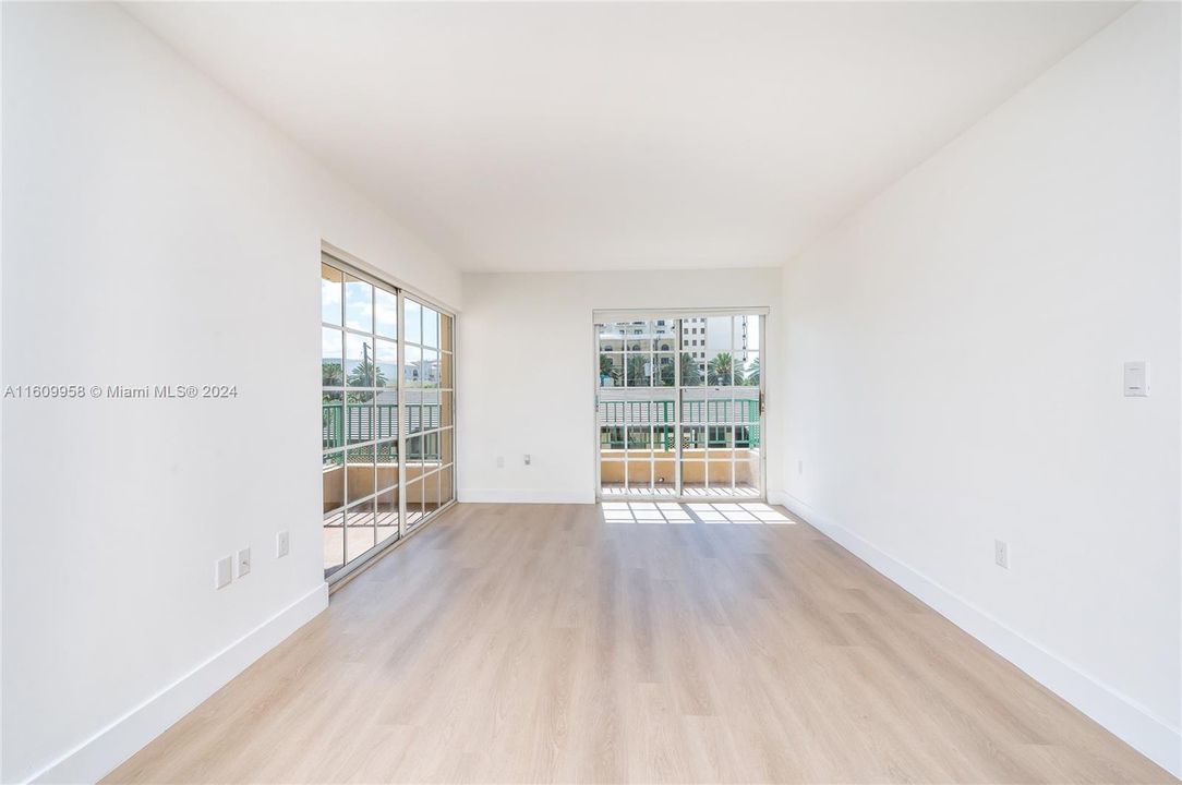 Active With Contract: $2,900 (2 beds, 2 baths, 1100 Square Feet)