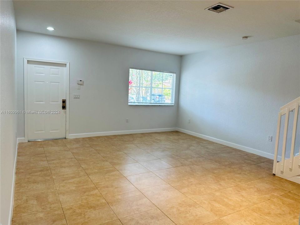 For Rent: $2,900 (2 beds, 2 baths, 1450 Square Feet)