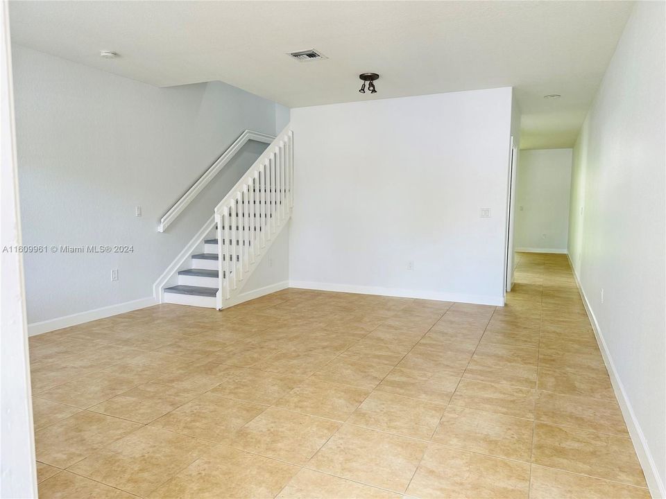 For Rent: $2,900 (2 beds, 2 baths, 1450 Square Feet)