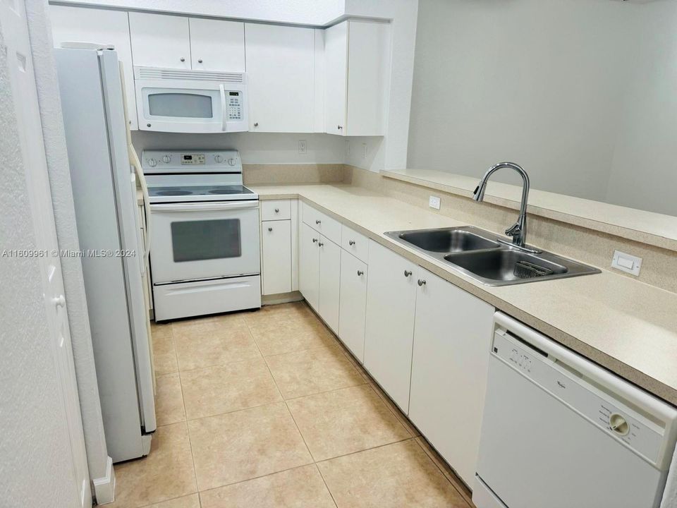 For Rent: $2,900 (2 beds, 2 baths, 1450 Square Feet)