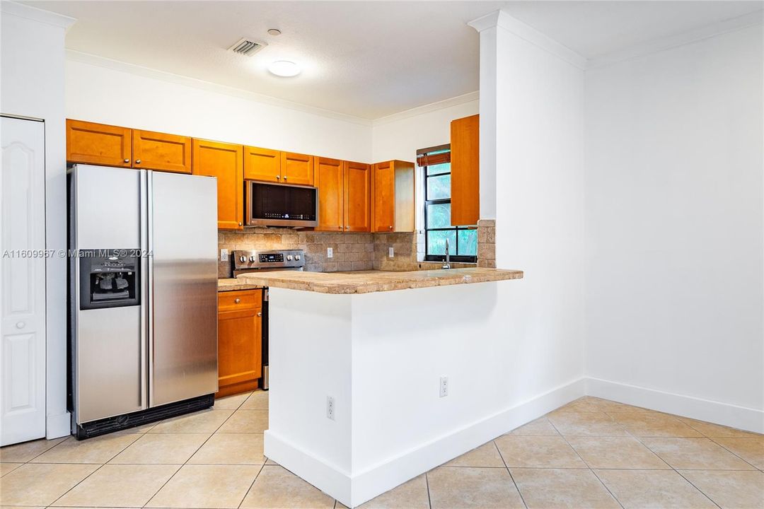 Active With Contract: $4,700 (2 beds, 2 baths, 1875 Square Feet)