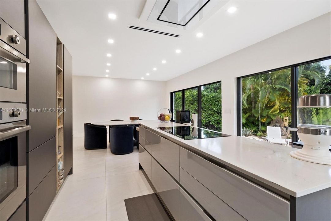 Active With Contract: $3,700,000 (4 beds, 2 baths, 2611 Square Feet)