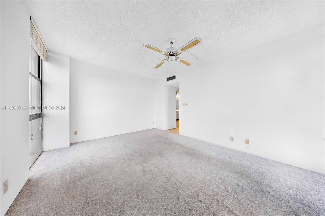 For Sale: $349,900 (2 beds, 2 baths, 1313 Square Feet)