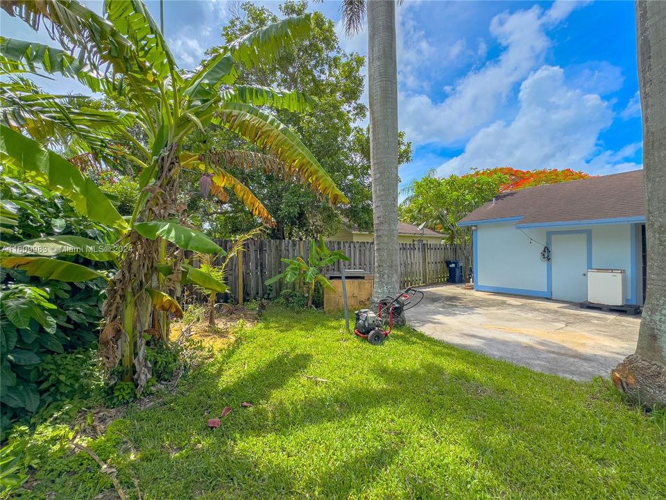 Active With Contract: $540,000 (3 beds, 2 baths, 1269 Square Feet)