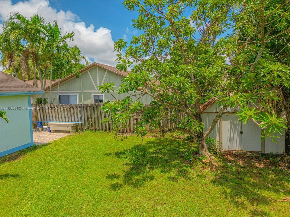 Active With Contract: $540,000 (3 beds, 2 baths, 1269 Square Feet)