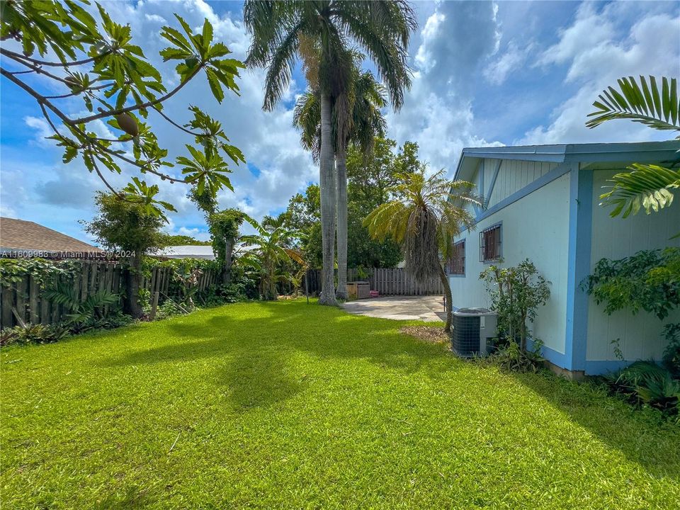 Active With Contract: $540,000 (3 beds, 2 baths, 1269 Square Feet)