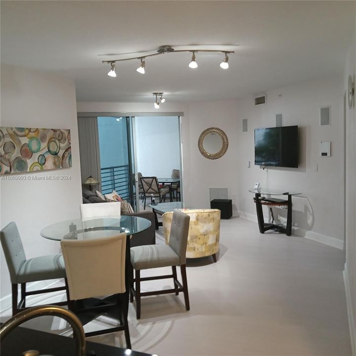 For Rent: $2,650 (2 beds, 2 baths, 1108 Square Feet)