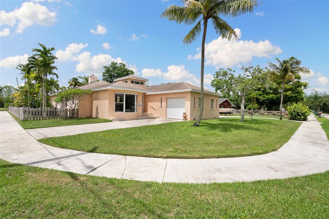 For Sale: $675,000 (3 beds, 2 baths, 1987 Square Feet)