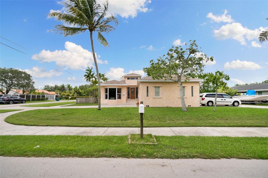 For Sale: $675,000 (3 beds, 2 baths, 1987 Square Feet)