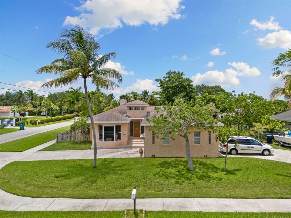 For Sale: $675,000 (3 beds, 2 baths, 1987 Square Feet)