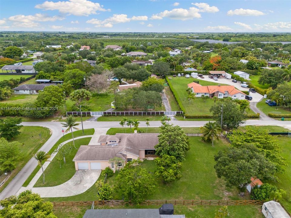 For Sale: $675,000 (3 beds, 2 baths, 1987 Square Feet)