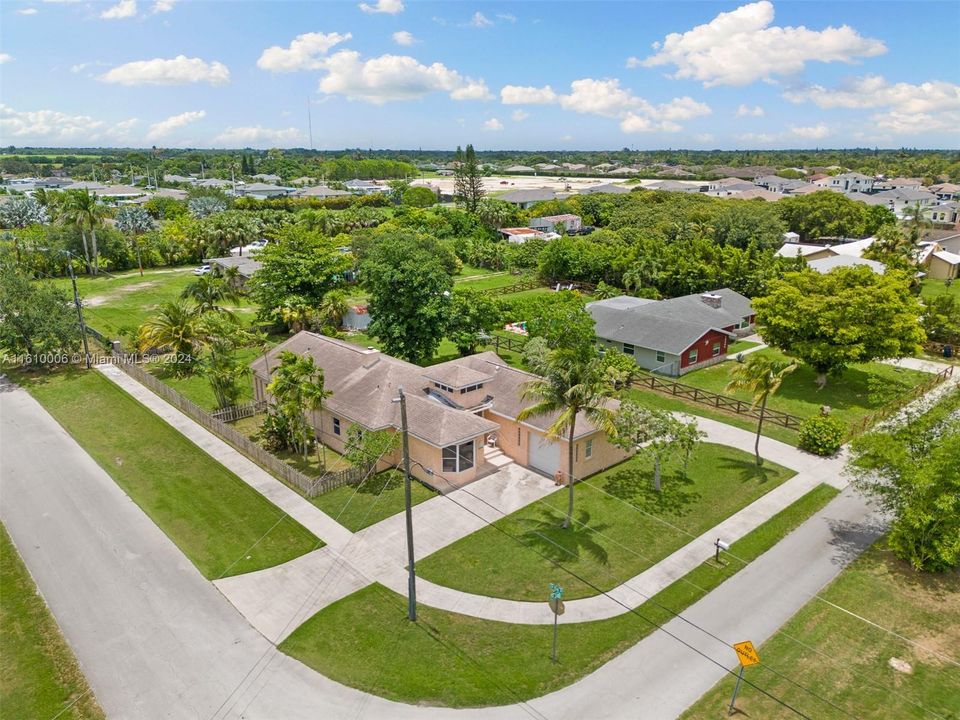 For Sale: $675,000 (3 beds, 2 baths, 1987 Square Feet)