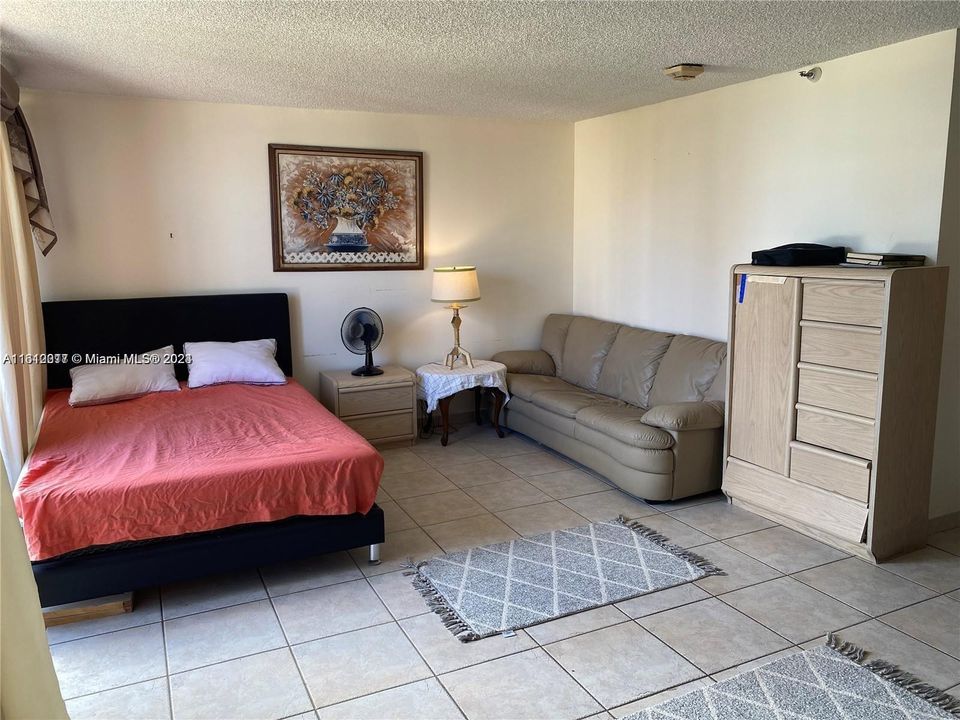 For Rent: $2,000 (0 beds, 1 baths, 732 Square Feet)