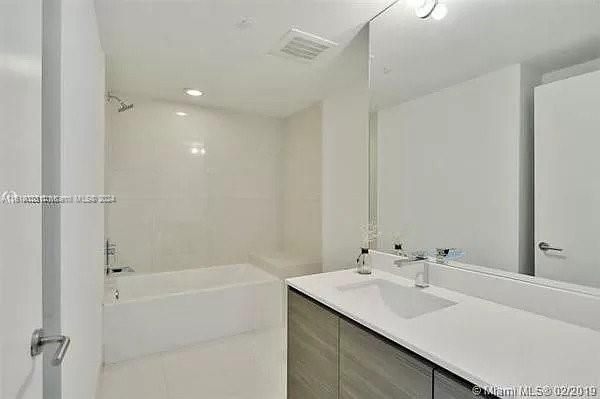 For Rent: $4,800 (2 beds, 2 baths, 1143 Square Feet)