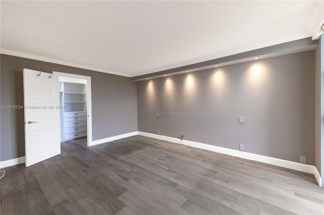 For Sale: $579,900 (2 beds, 2 baths, 1164 Square Feet)