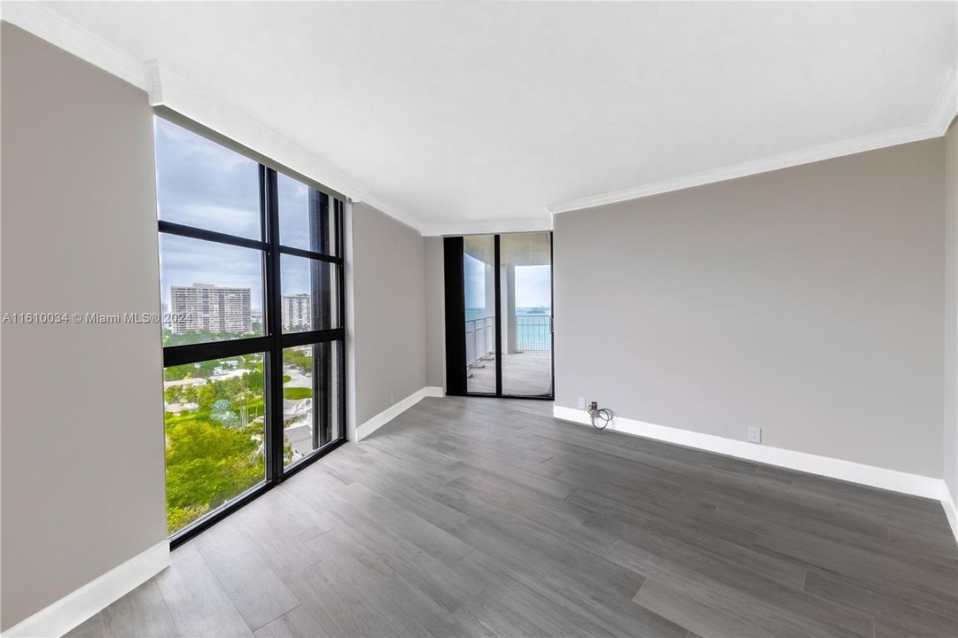 For Sale: $579,900 (2 beds, 2 baths, 1164 Square Feet)