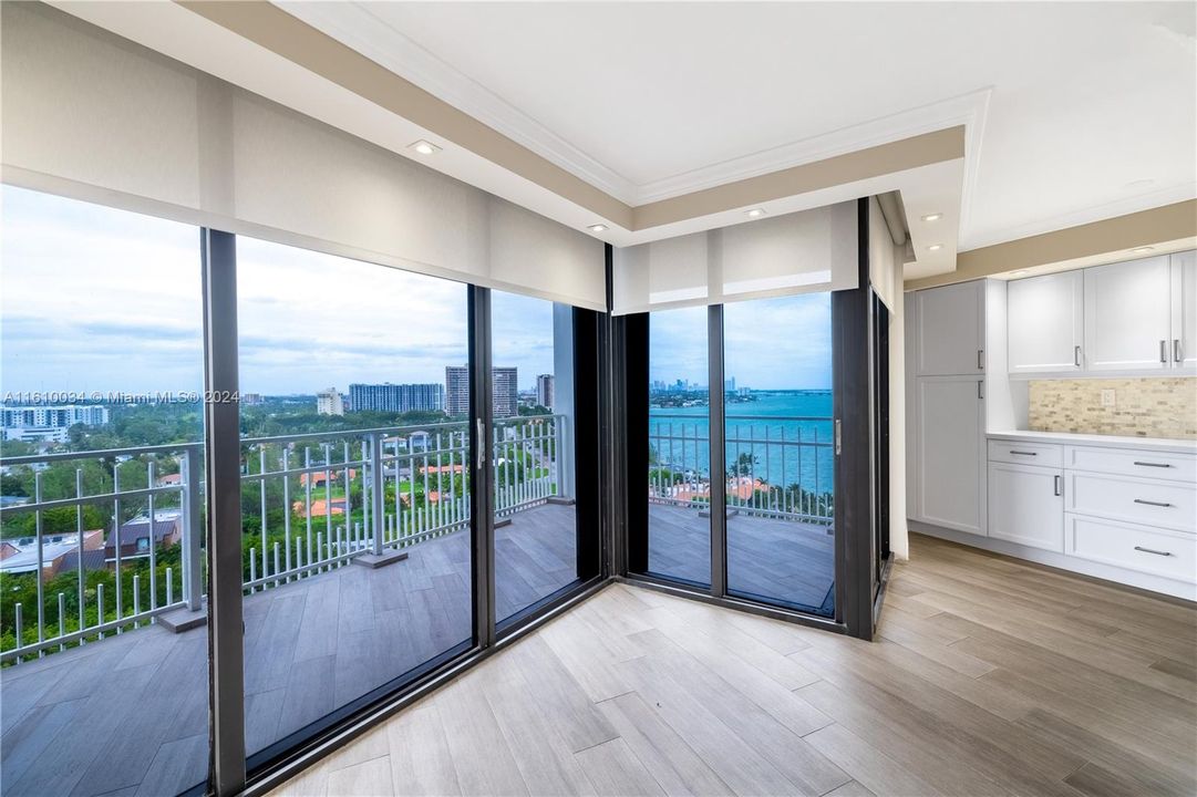 For Sale: $579,900 (2 beds, 2 baths, 1164 Square Feet)
