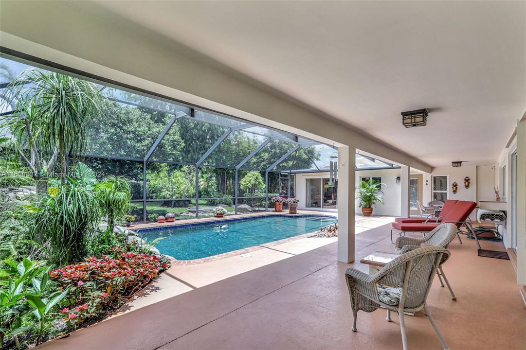 Active With Contract: $850,000 (4 beds, 3 baths, 3134 Square Feet)