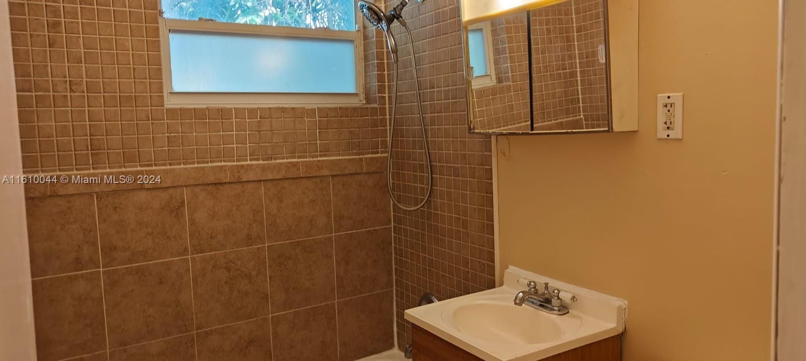 Недавно арендовано: $1,850 (2 спален, 1 ванн, 0 Квадратных фут)