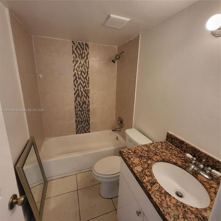 For Rent: $2,100 (2 beds, 1 baths, 776 Square Feet)