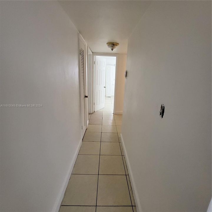 For Rent: $2,100 (2 beds, 1 baths, 776 Square Feet)