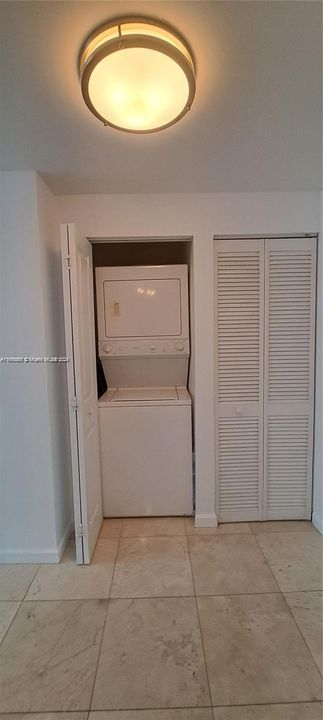 For Rent: $2,900 (1 beds, 1 baths, 900 Square Feet)