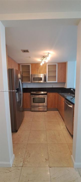 For Rent: $2,900 (1 beds, 1 baths, 900 Square Feet)