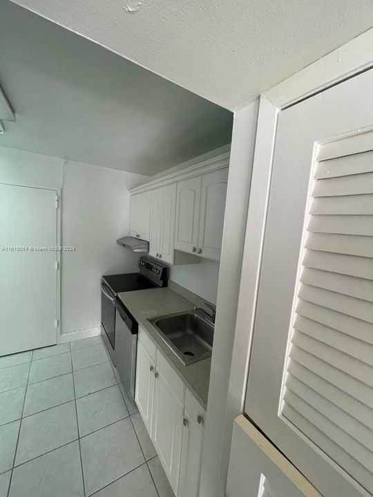 Recently Rented: $3,150 (2 beds, 2 baths, 1050 Square Feet)