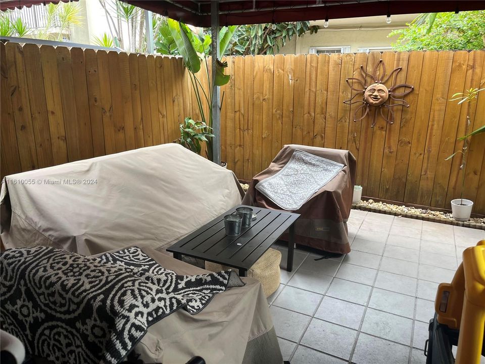 Active With Contract: $2,500 (2 beds, 2 baths, 1100 Square Feet)