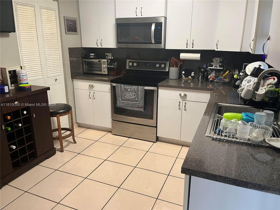 Active With Contract: $2,500 (2 beds, 2 baths, 1100 Square Feet)