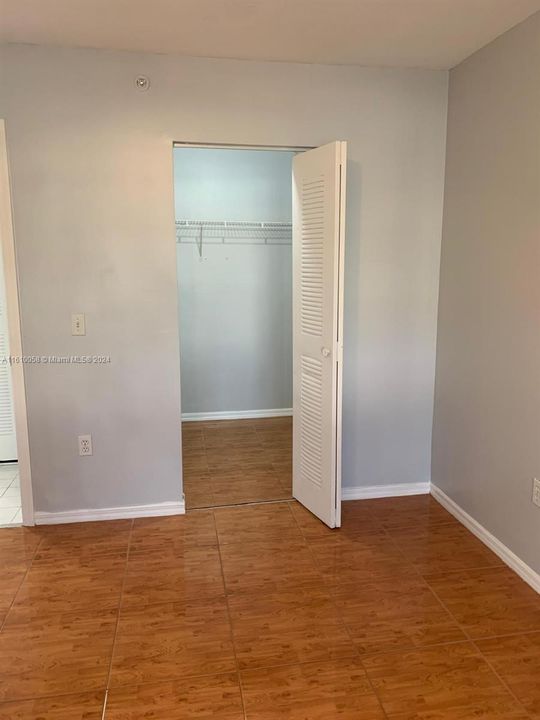 Active With Contract: $1,700 (1 beds, 1 baths, 760 Square Feet)