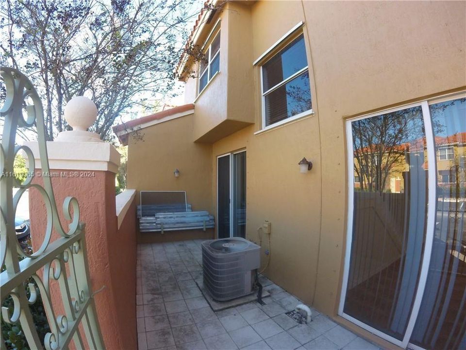 For Rent: $2,800 (3 beds, 2 baths, 1396 Square Feet)