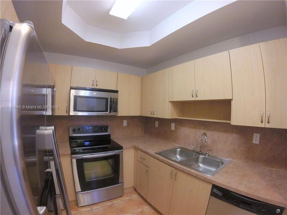 For Rent: $2,800 (3 beds, 2 baths, 1396 Square Feet)