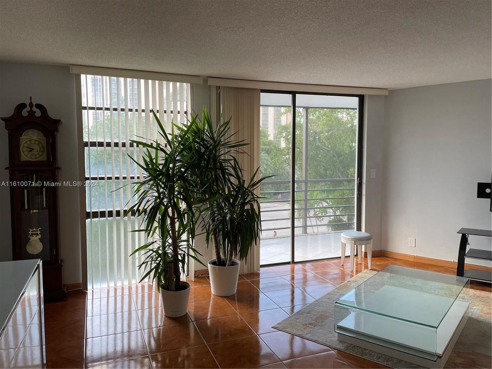 Recently Sold: $270,000 (2 beds, 2 baths, 1083 Square Feet)