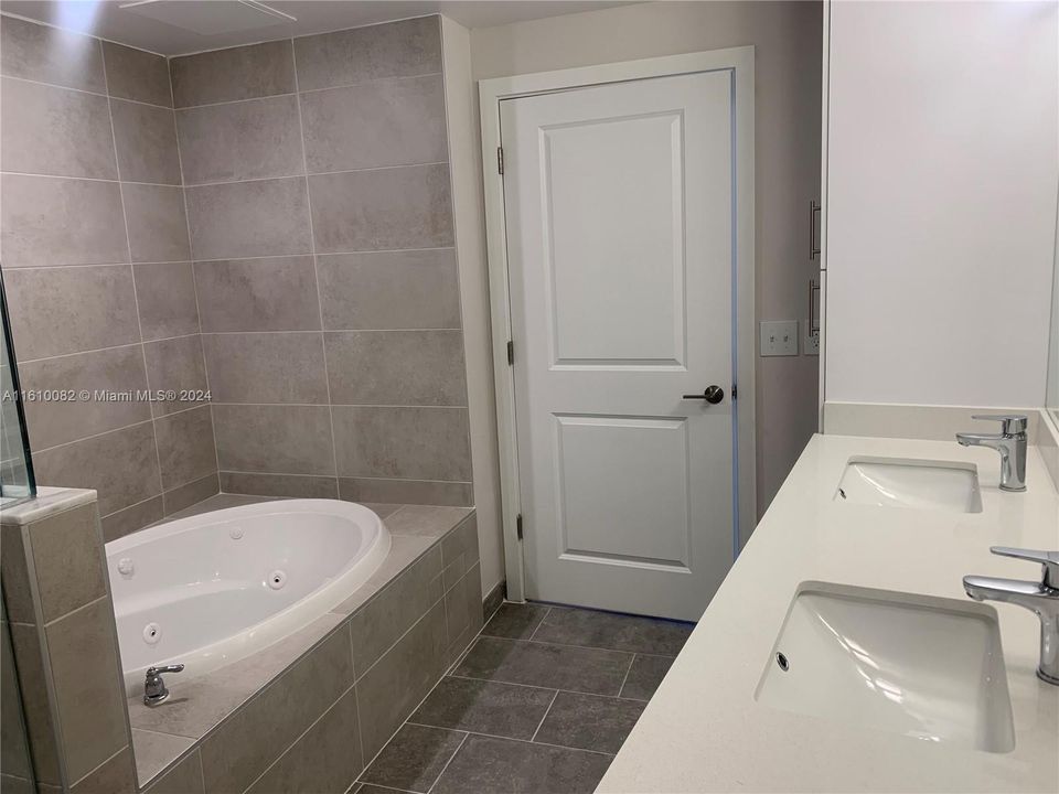 For Rent: $3,942 (2 beds, 2 baths, 1684 Square Feet)