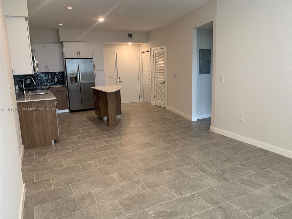 For Rent: $2,224 (1 beds, 1 baths, 777 Square Feet)