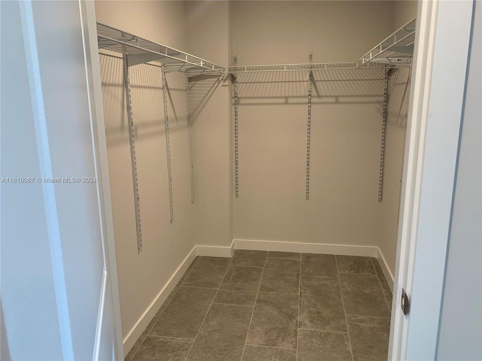 For Rent: $2,224 (1 beds, 1 baths, 777 Square Feet)